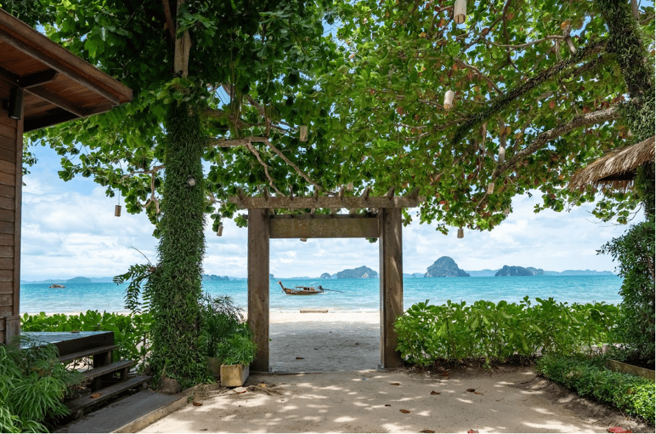 Tubkaek beach in November: Weather, Views & Travel Tips